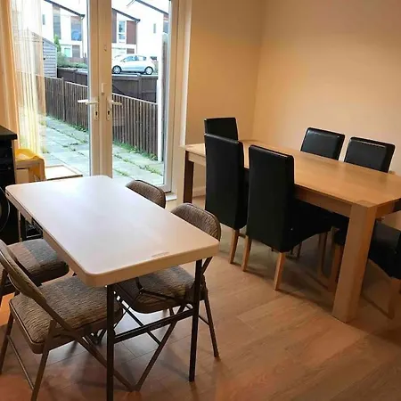 3-Bedroom House - Car Parking - Air Conditioning-2